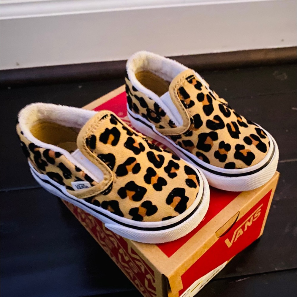 Leopard vans